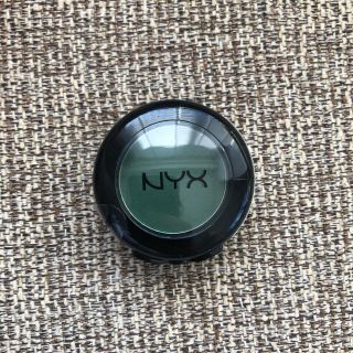 エヌワイエックス(NYX)の新品未使用★NYXアイシャドウ★カーキ(アイシャドウ)