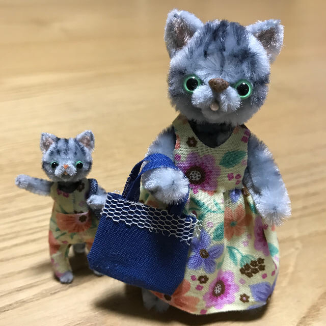 モールベア ハンドメイド 手を繋いだ親子アメショー猫 モールアート