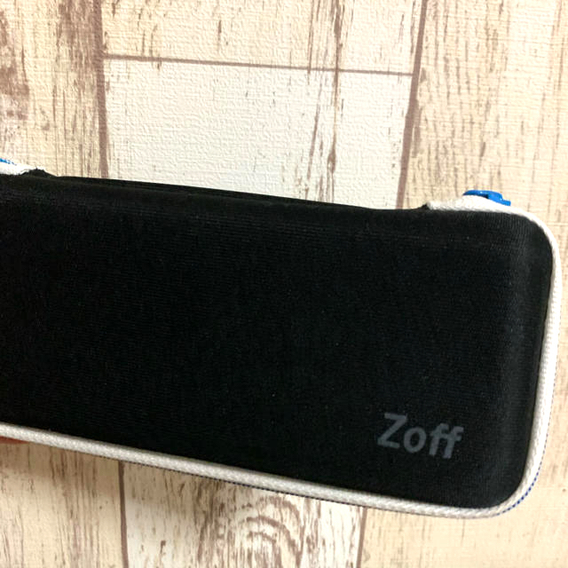 Zoff(ゾフ)のzoff メガネケース＊メガネ拭き付き レディースのファッション小物(サングラス/メガネ)の商品写真