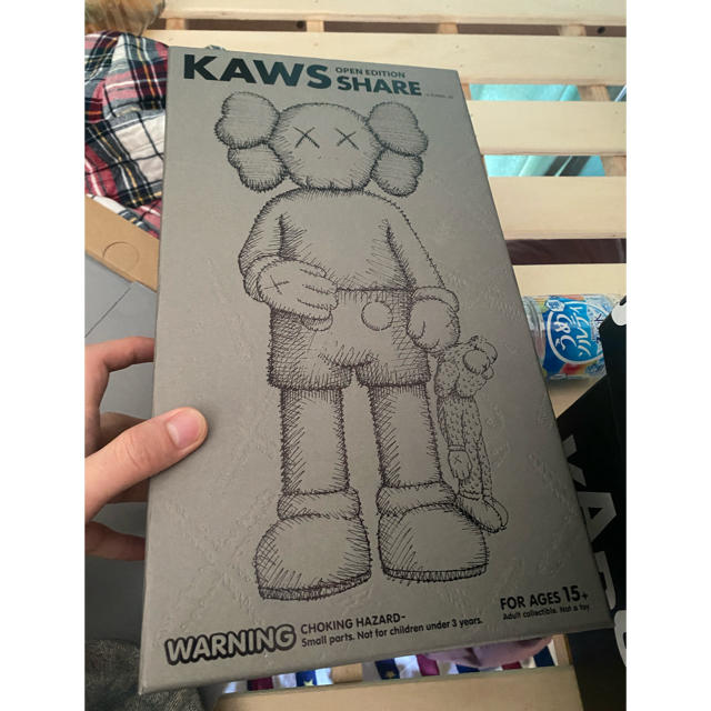 MEDICOM TOY(メディコムトイ)のKAWS SHARE BROWN ハンドメイドのおもちゃ(フィギュア)の商品写真