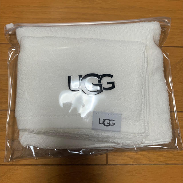 UGG(アグ)の新品未使用UGG ノベルティタオル　今治タオル インテリア/住まい/日用品の日用品/生活雑貨/旅行(タオル/バス用品)の商品写真