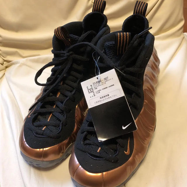 NIKE(ナイキ)のNIKE AIR FOAMPOSITE ONE 17年COPPER復刻版 メンズの靴/シューズ(スニーカー)の商品写真