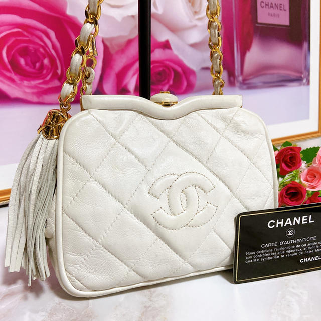 CHANEL(シャネル)の専用シャネル【正規品】超レア　極美品　ポーチ　マトラッセ　 ココマーク レディースのバッグ(ショルダーバッグ)の商品写真