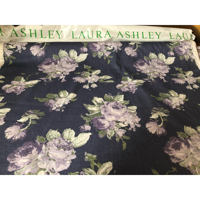 LAURA ASHLEY(ローラアシュレイ)のまっくん様専用☆ローラアシュレイ　ファブリック　ヴィオレッタ　アイリス　10m インテリア/住まい/日用品のカーテン/ブラインド(その他)の商品写真