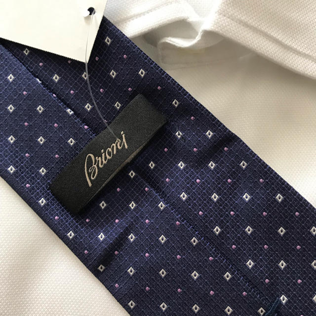 【Brioni ブリオーニ】新品美品！イタリア製100%シルクネクタイ　紺色銀柄 メンズのファッション小物(ネクタイ)の商品写真