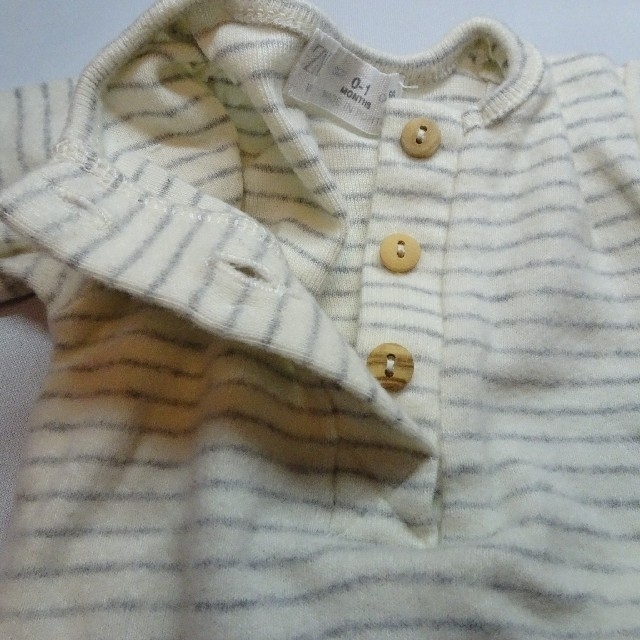 ZARA(ザラ)の《新品》ZARA baby ボディスーツ ボーダー柄 キッズ/ベビー/マタニティのベビー服(~85cm)(ロンパース)の商品写真