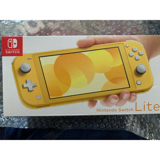 ニンテンドウ(任天堂)の【新品】Nintendo Switch Lite 本体　イエロー　(携帯用ゲーム機本体)