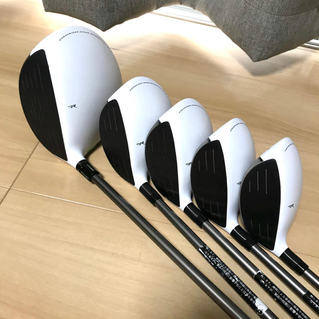 TaylorMade(テーラーメイド)の【美品】テーラーメイドクラブ&キャロウェイバッグ　ゴルフクラブセット スポーツ/アウトドアのゴルフ(クラブ)の商品写真