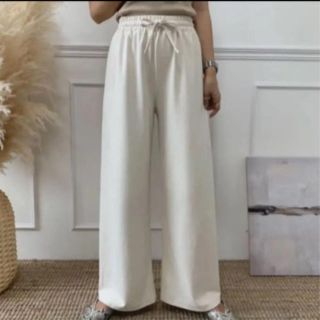 ザラ(ZARA)の再販も即完売！❤︎blate ❤︎美ライン❤︎上質ラフワイドパンツ❤︎(カジュアルパンツ)