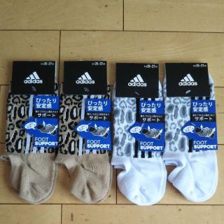 アディダス(adidas)のアディダス ヒョウ柄 スニーカーソックス ４足 ベージュ 白 adidas(ソックス)