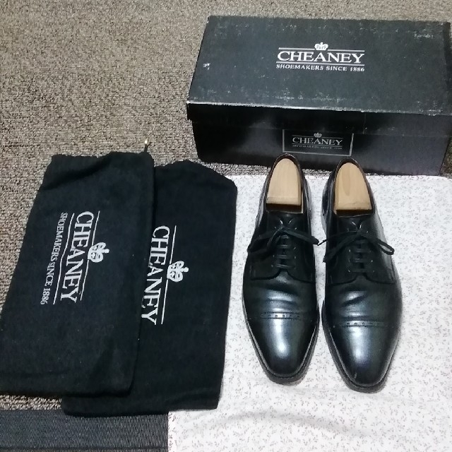 CHEANEY(チーニー)のCHEANEY チーニー　外羽根　パンチドキャップトゥ　UK 6.5 メンズの靴/シューズ(ドレス/ビジネス)の商品写真