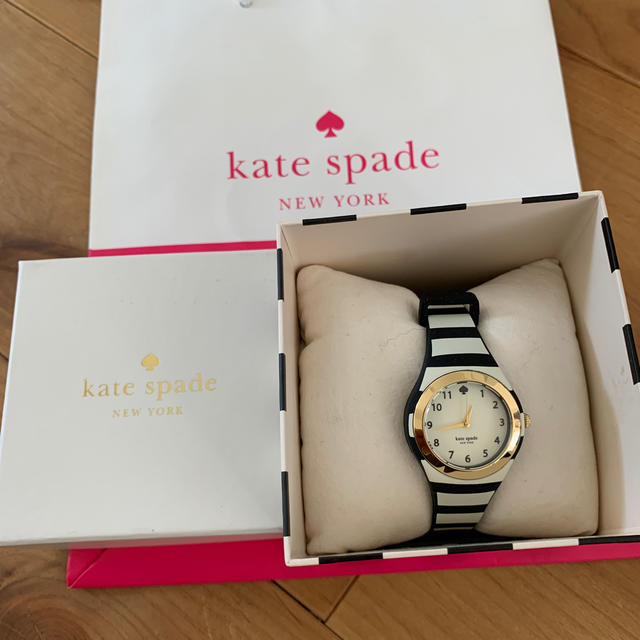安価 ワタナベ york new spade kate - spadeストライプ柄腕時計 kate 新品未使用 腕時計