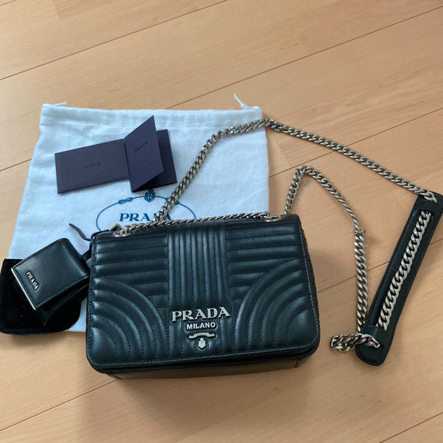 PRADA(プラダ)の羅生門様専用です⭐︎プラダ　ダイヤグラム　チェーンショルダー レディースのバッグ(ショルダーバッグ)の商品写真