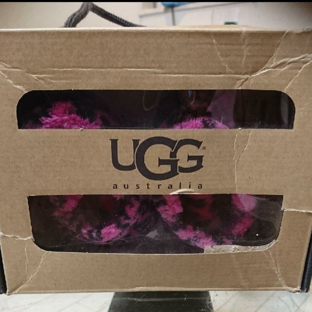 UGG(アグ)の新品未使用!ＵＧＧ★プリンセスピンクレオパレード☆ キッズ/ベビー/マタニティのベビー靴/シューズ(~14cm)(ブーツ)の商品写真