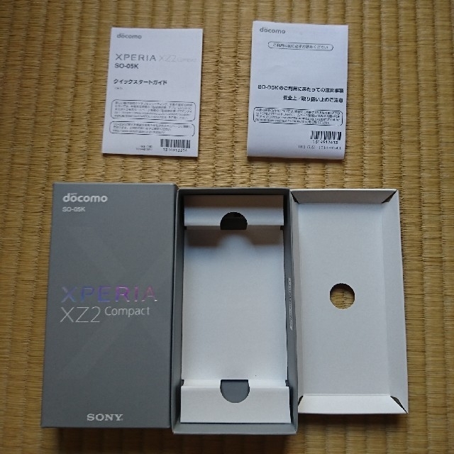XPERIA XZ2 compact SO-05K White Silver