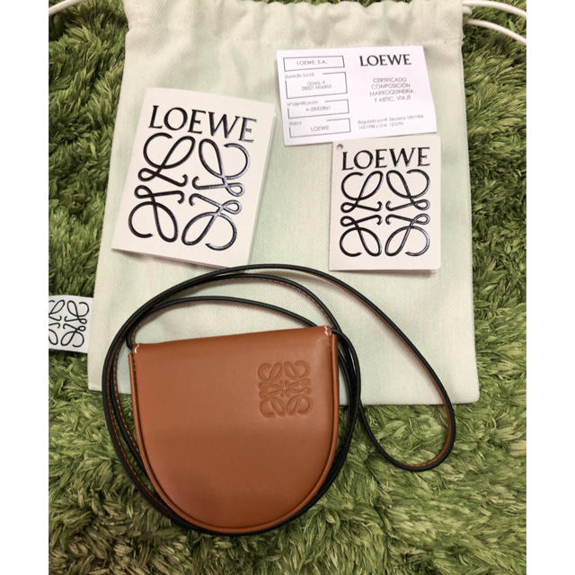 LOEWE(ロエベ)のロエベ ネックレスポーチ タン ミニ コインポーチ メンズのファッション小物(コインケース/小銭入れ)の商品写真