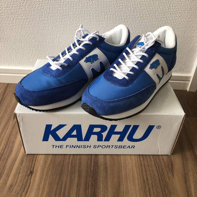 新品KARHU スニーカー