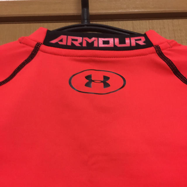 UNDER ARMOUR(アンダーアーマー)のアンダーアーマー ヒートギア 半袖 スポーツ/アウトドアのトレーニング/エクササイズ(トレーニング用品)の商品写真