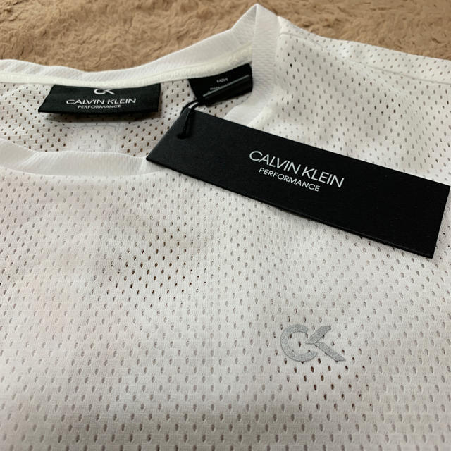 Calvin Klein(カルバンクライン)の【新品】カルバン・クライン　Tシャツ レディースのトップス(Tシャツ(半袖/袖なし))の商品写真