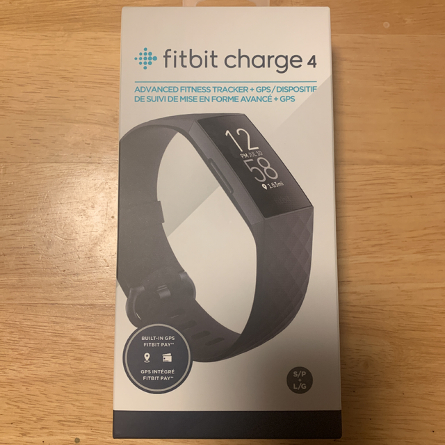 【新品】Fitbit charge 4 GPS搭載 （ブラック） スポーツ/アウトドアのトレーニング/エクササイズ(トレーニング用品)の商品写真