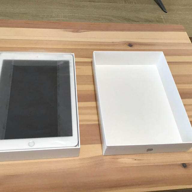 iPad 9.7 Model 2018 第6世代 Wifiモデル 128Gb 2