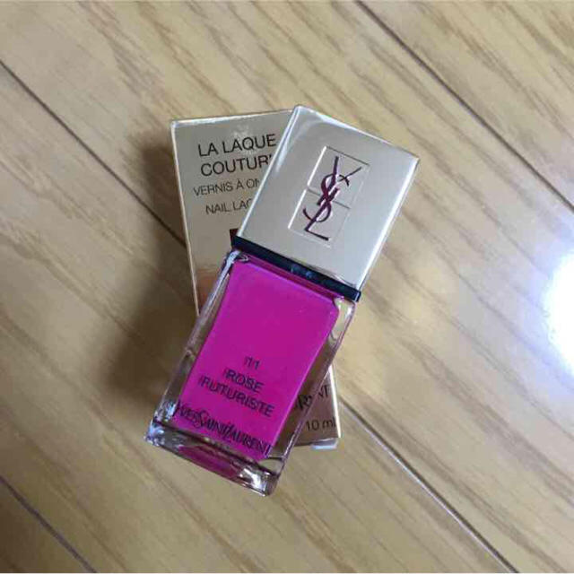 Yves Saint Laurent Beaute(イヴサンローランボーテ)の本日限定お値下げ☆イヴサンローラン コスメ/美容のネイル(マニキュア)の商品写真