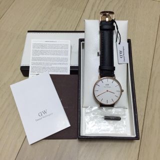 ダニエルウェリントン(Daniel Wellington)のドラマで人気のDW ゴールド×ブラック(腕時計)