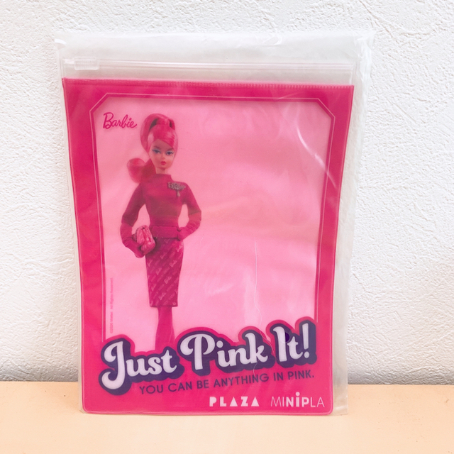 Barbie(バービー)のPLAZA Barbie ノベルティ ポーチ Just Pink it!  レディースのファッション小物(ポーチ)の商品写真