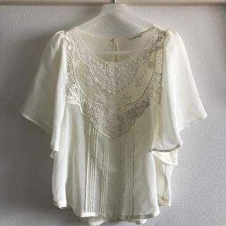 ルクールブラン(le.coeur blanc)の青い月様用　美品　繊細な刺しゅうレースが美しい薄手ブラウス　ネイルケアセット(シャツ/ブラウス(半袖/袖なし))