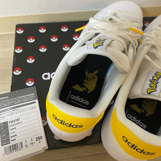 adidas(アディダス)の【美品】adidas ポケモン ピカチュウ　コラボ スニーカー　２５センチ　 レディースの靴/シューズ(スニーカー)の商品写真