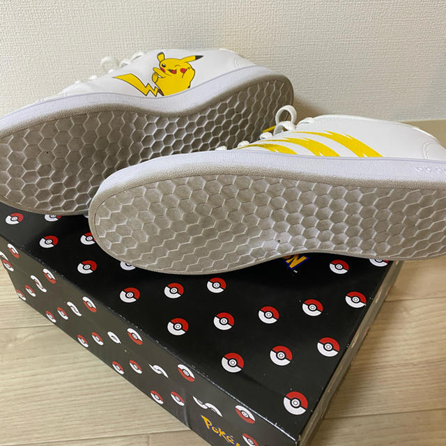 adidas(アディダス)の【美品】adidas ポケモン ピカチュウ　コラボ スニーカー　２５センチ　 レディースの靴/シューズ(スニーカー)の商品写真