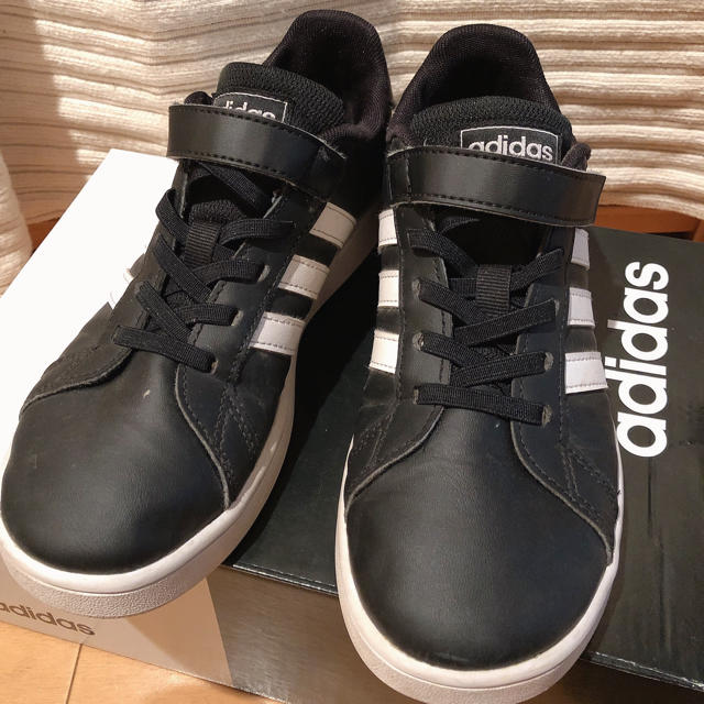 adidas(アディダス)のぱぴぷぺぽっけ様専用 キッズ/ベビー/マタニティのキッズ靴/シューズ(15cm~)(スニーカー)の商品写真