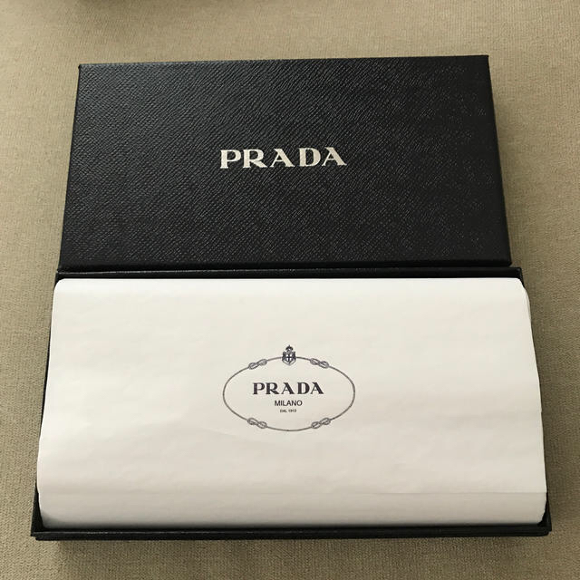 PRADA*