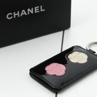 シャネル(CHANEL)の【美品】シャネル カメリア  ココ エナメル キーホルダー ギャラ付 12番(キーホルダー)