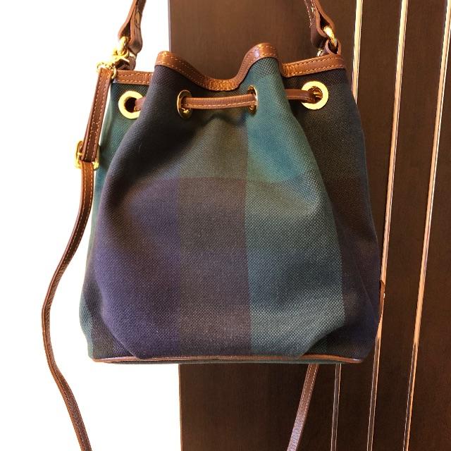 BURBERRY BLUE LABEL(バーバリーブルーレーベル)のブルーレーベルクレストブリッジ　巾着バッグ レディースのバッグ(ショルダーバッグ)の商品写真