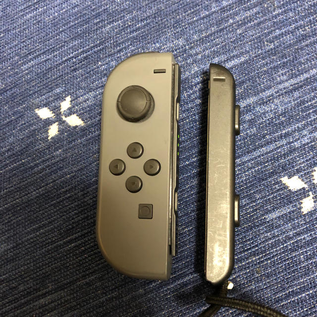 Nintendo Switch(ニンテンドースイッチ)のジョイコン左右　ジャンク エンタメ/ホビーのゲームソフト/ゲーム機本体(家庭用ゲーム機本体)の商品写真