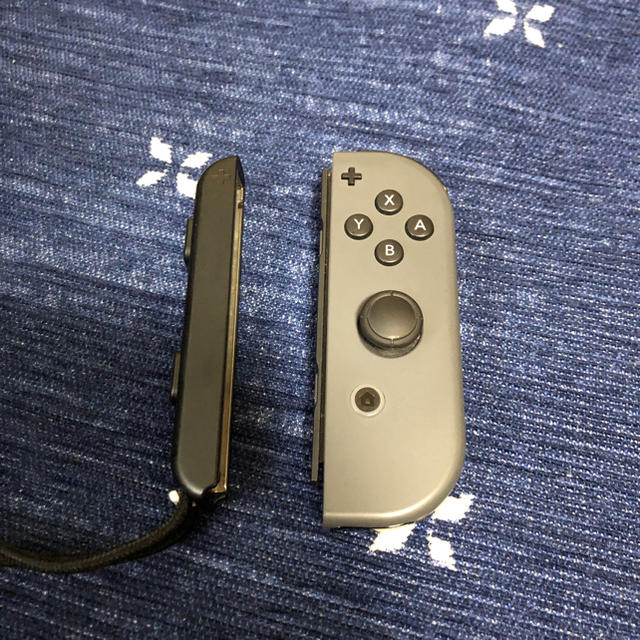 Nintendo Switch(ニンテンドースイッチ)のジョイコン左右　ジャンク エンタメ/ホビーのゲームソフト/ゲーム機本体(家庭用ゲーム機本体)の商品写真