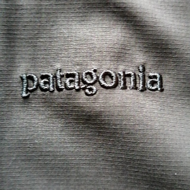 patagonia(パタゴニア)のpatagonia　パーカー　ラッシュガード レディースのジャケット/アウター(ナイロンジャケット)の商品写真