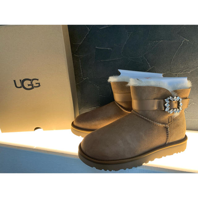 UGG(アグ)のUGG♡海外限定　日本未入荷デザイン　ビジュー　ショートブーツ レディースの靴/シューズ(ブーツ)の商品写真