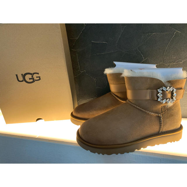 UGG(アグ)のUGG♡海外限定　日本未入荷デザイン　ビジュー　ショートブーツ レディースの靴/シューズ(ブーツ)の商品写真