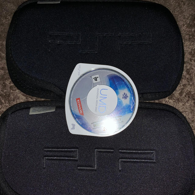 PlayStation(プレイステーション)の黒のみ PSP本体　ジャンク品　カセット付き エンタメ/ホビーのゲームソフト/ゲーム機本体(家庭用ゲーム機本体)の商品写真