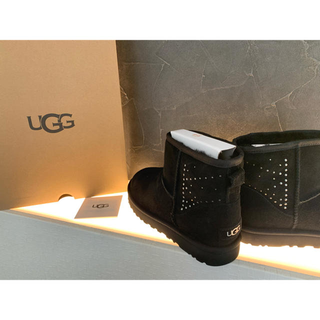 UGG(アグ)のUGG ♡スタッズ　mini ショートブーツ レディースの靴/シューズ(ブーツ)の商品写真