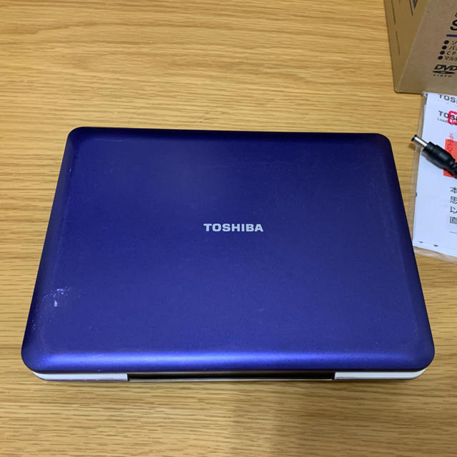 東芝(トウシバ)のREGZA☆ポータブルDVDプレーヤー スマホ/家電/カメラのオーディオ機器(ポータブルプレーヤー)の商品写真