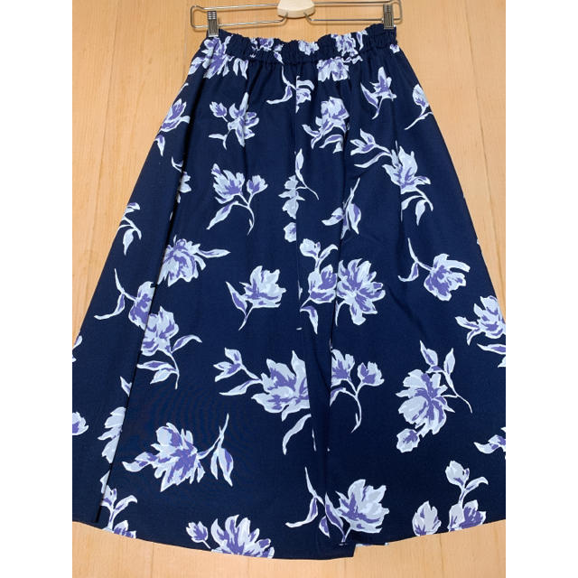 BEAMS(ビームス)のBEAMS 花柄ミモレ丈スカート レディースのスカート(ひざ丈スカート)の商品写真