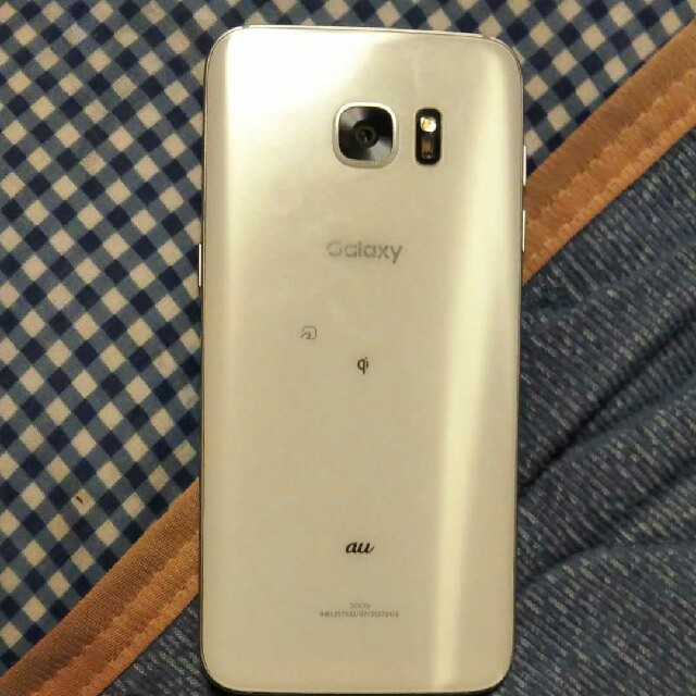 galaxy S7 edge white 32GB au スマホ/家電/カメラのスマートフォン/携帯電話(スマートフォン本体)の商品写真