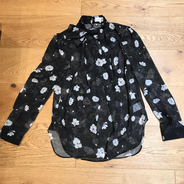 CARVEN(カルヴェン)のnanako様専用　Carven カルヴェン　シースルー　ブラウス　花柄　　美品 レディースのトップス(シャツ/ブラウス(半袖/袖なし))の商品写真