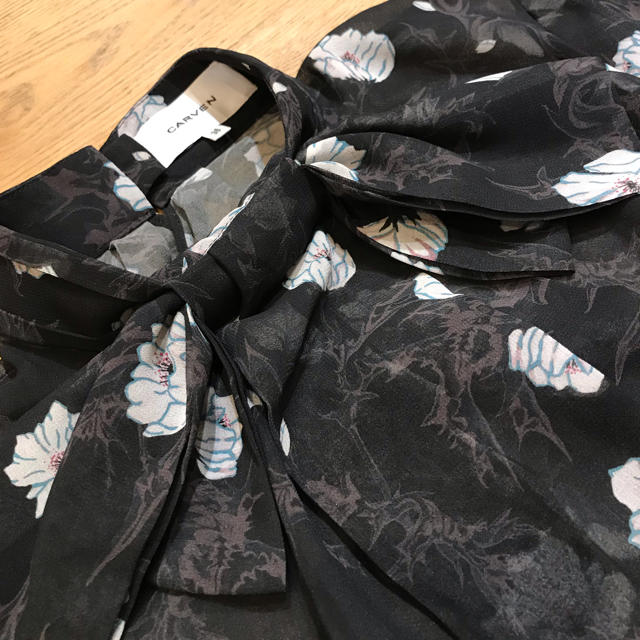 CARVEN(カルヴェン)のnanako様専用　Carven カルヴェン　シースルー　ブラウス　花柄　　美品 レディースのトップス(シャツ/ブラウス(半袖/袖なし))の商品写真