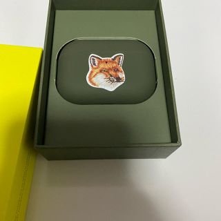 メゾンキツネ(MAISON KITSUNE')のMAISONKITSUNE AirPods pro case グリーン(モバイルケース/カバー)