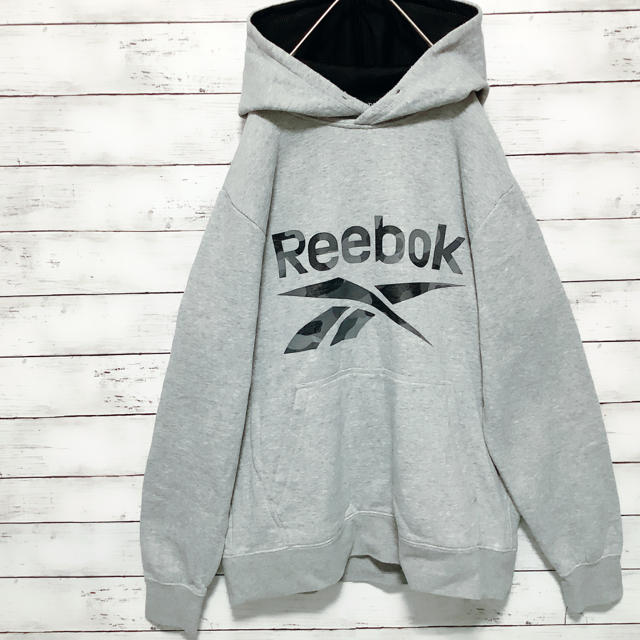 Reebok(リーボック)のReebok 一点物　迷彩ビッグロゴ　グレープルオーバーパーカー メンズのトップス(パーカー)の商品写真