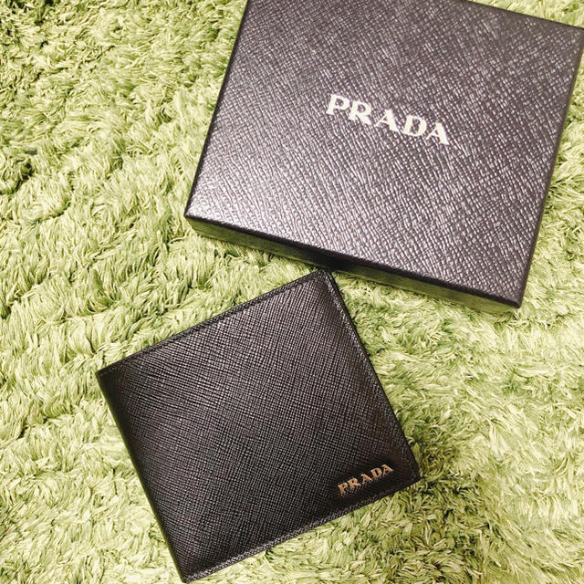 【新品未使用】PRADA 二つ折り財布